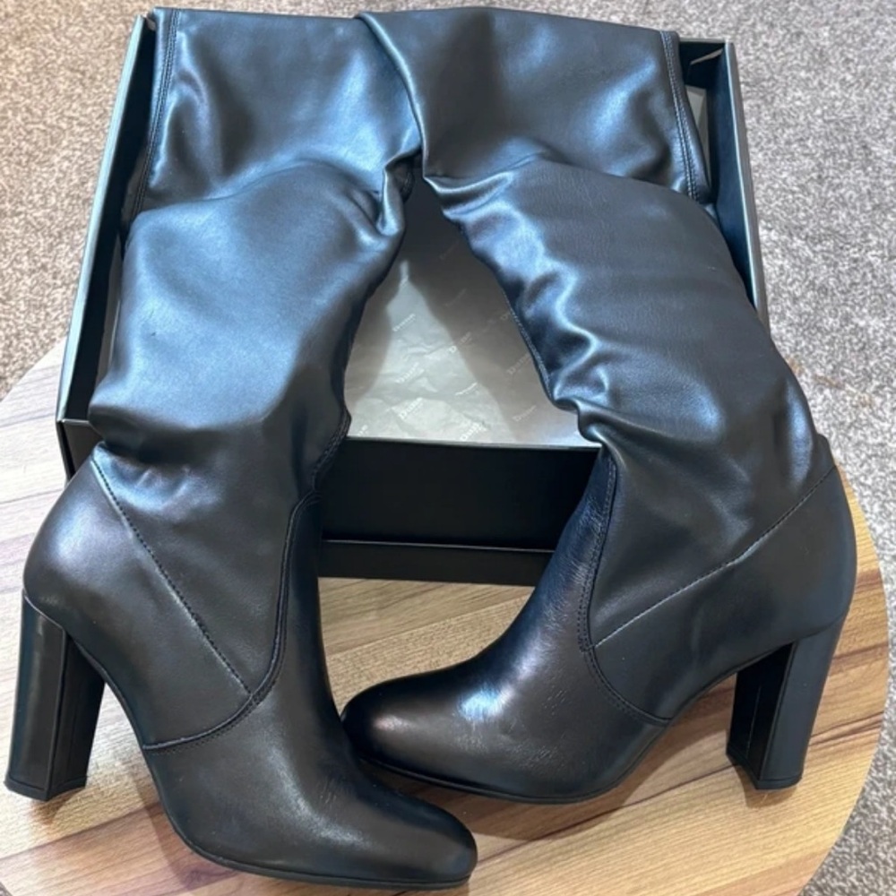 Elegant Black Leather Heeled Boots